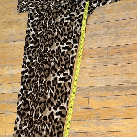 Frank Lyman Leopard Prints pants. - Picture 11 of 11